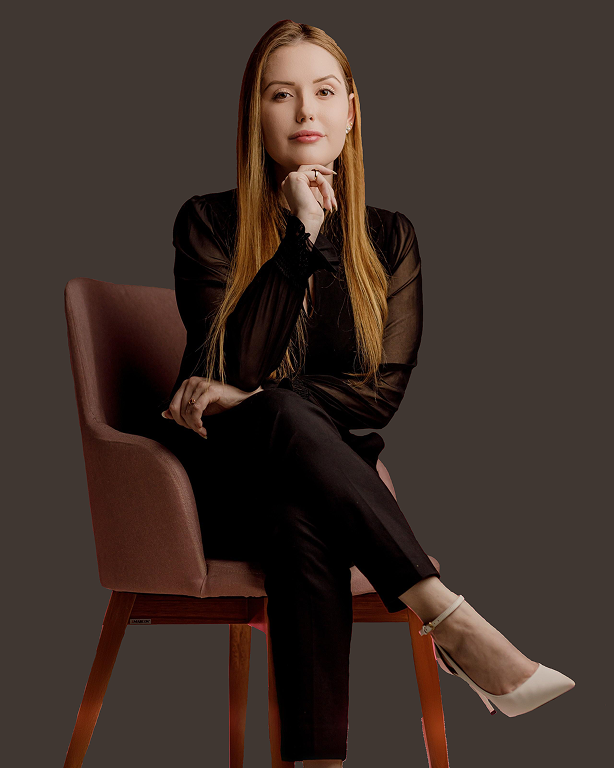 Dra. Camila Girardi Neumann - Advogada especialista em Direito Tributário e Família